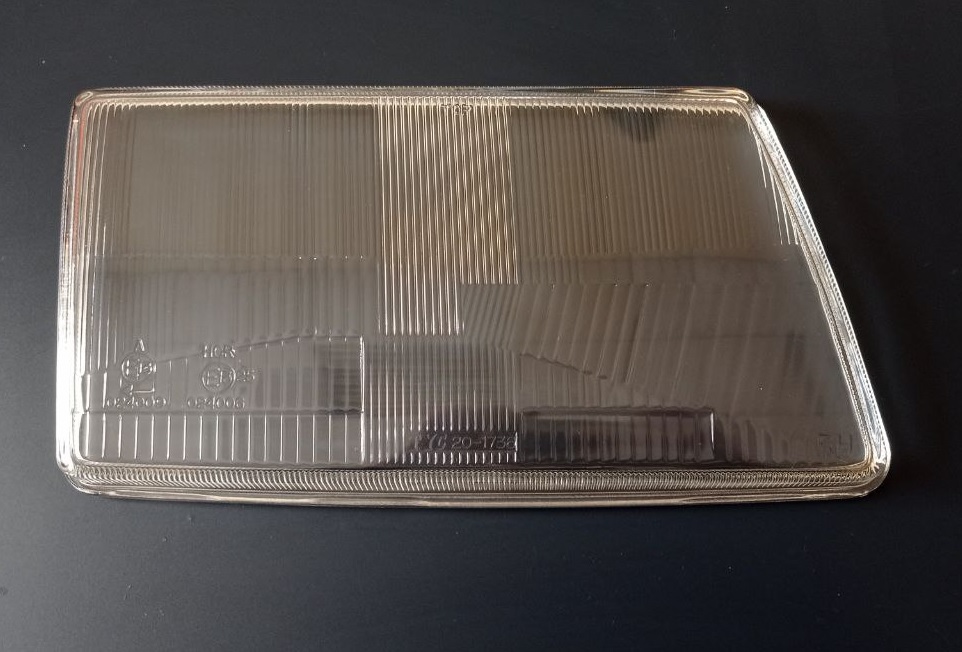 Скло правої фари на Ауді 100 С3 (Audi 100 C3) 1982-1991