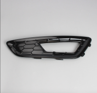 Решітка в бампері, ліва, з отвором для галогенів Ford Focus MK3 (Форд Фокус МК3) SPORT 2014-2018 F1EJ-15A299-A Решітка в бампері, ліва, з отвором для галогенів Ford Focus MK3 (Форд Фокус МК3) SPORT 2014-2018 F1EJ-15A299-A