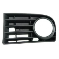 Решітка в бампер ліва (противотуманки) VW Golf 5