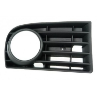 Решітка в бампер права (противотуманки) VW Golf 5