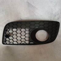 Решітка в бампер ліва (противотуманки) VW Golf 5 GTI