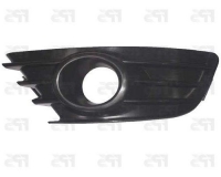 Решітка в бампер ліва (з отвором противотуманки)