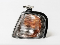 Покажчик повороту лівий білий (жовта вставка) Nissan Primera P10