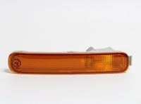 Покажчик повороту правий в бампер Mazda 323 BA