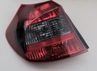 Ліхтар задній лівий BMW 1 (E81 / E87) до 2006 красно димчастий