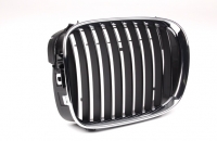 Решітка ліва (ноздрі) хром / чорна BMW 5 E39 (БМВ 5 е39) до 2000