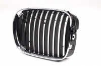 Решітка права (ноздрі) хром / чорна BMW 5 E39 (БМВ 5 е39) до 2000
