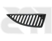 Решітка в бампер верхня права чорна по 2006