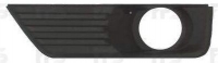 Решітка в бампер ліва з отвором противотуманки