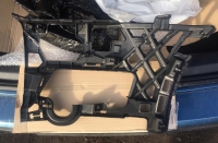 Кронштейн переднього бампера правий VW Golf 7 зовнішній