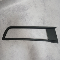 Решітка в бампер права VW Touran (Фольксваген Тоуран) 2015-2020 5TA853666C