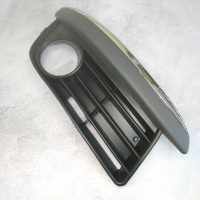 Решітка противотуманки права с хром накладкой VW Jetta 5 /VW Golf 5 комбі Решітка противотуманки права с хром накладкой VW Jetta 5 /VW Golf 5 комбі