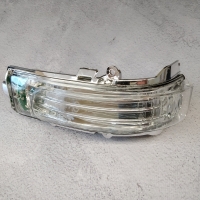 Покажчик повороту в ліве дзеркало Toyota Auris E15 / Toyota Corolla E14 E15