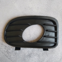 Решітка противотуманной фари правої Opel Vectra B 1999-2002