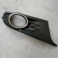 Решітка противотуманки правої VW Golf 6 (Фольксваген Гольф 6) 5K0 854 662