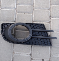 Решітка противотуманки в бампер права спорт VW Tiguan (Фольксваген Тігуан) 2011-2016