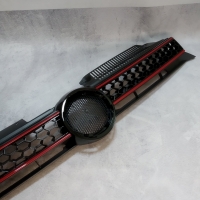 Решітка радіатора VW Golf 6 GTI с красной накладкой