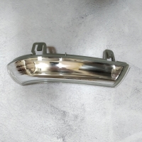 Покажчик повороту (поворот) в правому дзеркалі Skoda Superb (Шкода Суперб) 2002 - 2008