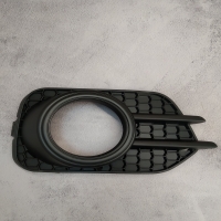 Решітка противотуманки в бампер права Track VW Tiguan (Фольксваген Тігуан) 2011-2016