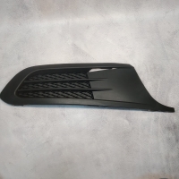 Решітка в бампері справа VW Jetta 6 (Фольксваген Джетта 6) 2010-2015