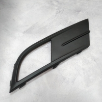 Решітка в бампері права з отвором для галогена VW Jetta 6 (Фольксваген Джетта 6) 2015-2020