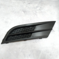 Решітка в бампері права  VW Jetta 6 (Фольксваген Джетта 6) 2015-2020