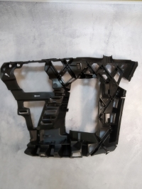 Кронштейн переднього бампера лівий VW Golf 7 GTI