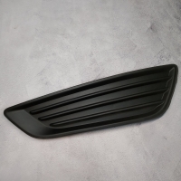 Решітка бампера ліва, без отвор.для галогенів Ford Focus MK3 (Форд Фокус МК3) 2014-2018 F1EB-15A299-C