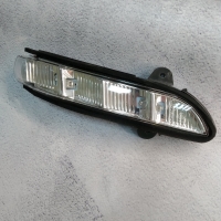 Покажчик повороту в праве дзеркало Mercedes w211 2006-2009