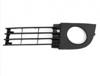 Решітка бампера переднього ліва (відкрита) з отвором під туманку Ауді А6 С5 (Audi A6 C5) 2001-2005