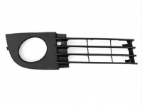 Решітка бампера переднього права (відкрита) з отвором під туманку Ауді А6 С5 (Audi A6 C5) 2001-2005