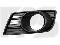 Решітка в бампер ліва (з отвором противотуманки)