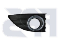 Решітка в бампер права з отвором противотуманки (хром окуляр)