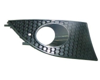 Решітка в бампер права з отвором противотуманки по 2009