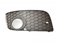 Решітка в бампер права (противотуманки) VW Golf 5 GTI закрита