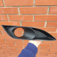 Решітка противотуманки права Toyota Auris E15 2007-2010