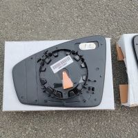 Скло (вкладиш, дзеркальний елемент) дзеркала правий VW Tiguan 2016- Скло (вкладиш, дзеркальний елемент) дзеркала правий VW Tiguan 2016-