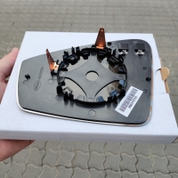 Фольксваген Туарег (VW Touareg) 2018- скло дзеркала (вкладиш, дзеркальний елемент) правий 