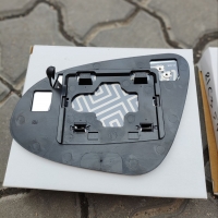 Toyota Prius C (Тойота Пріус С) вкладиш дзеркала (дзеркальний елемент) правий