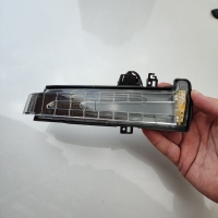 Покажчик повороту (поворот) в правому дзеркалі Mercedes CL-klasse C219 (Мерседес ЦЛ-класс) 2008 - 2014