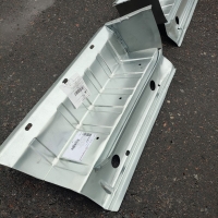 Підніжка ліва (під водійську дверь) VW Transporter T4