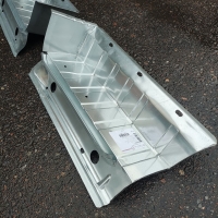 Підніжка права (під пасажирську дверь) VW Transporter T4