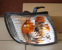 Покажчик повороту правий прозорий Nissan Maxima 1998-2000