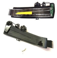 Покажчик повороту (поворот) в правому дзеркалі Mercedes A-klasse (Мерседес А-клас) 2012 - 2018